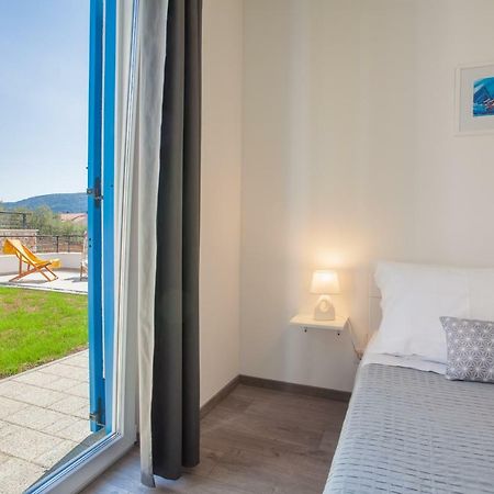 Apartment D Cres Bagian luar foto