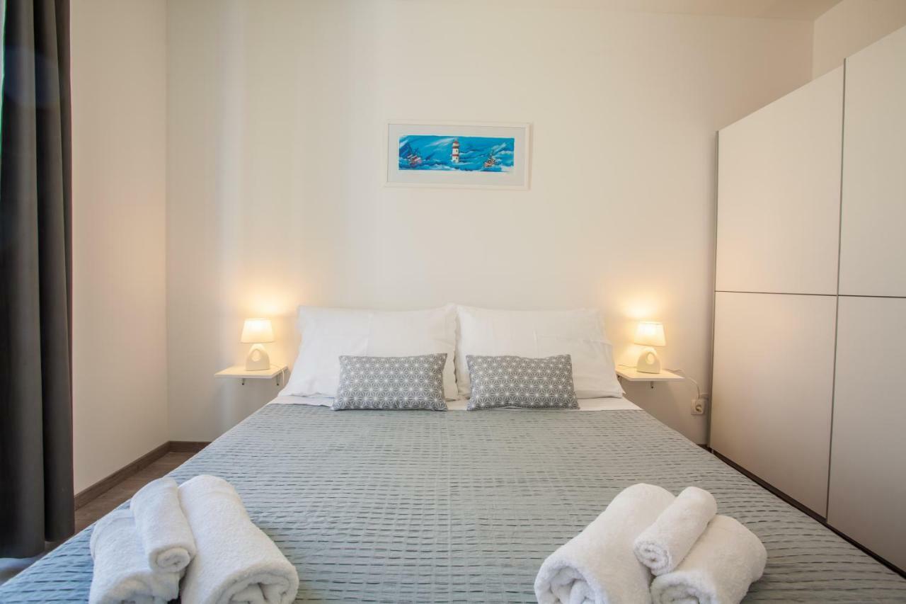 Apartment D Cres Bagian luar foto