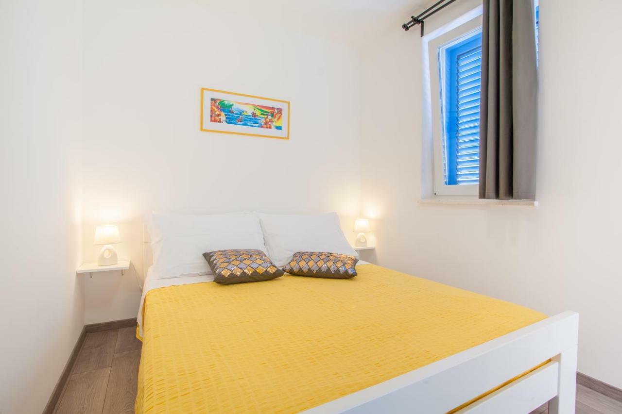 Apartment D Cres Bagian luar foto