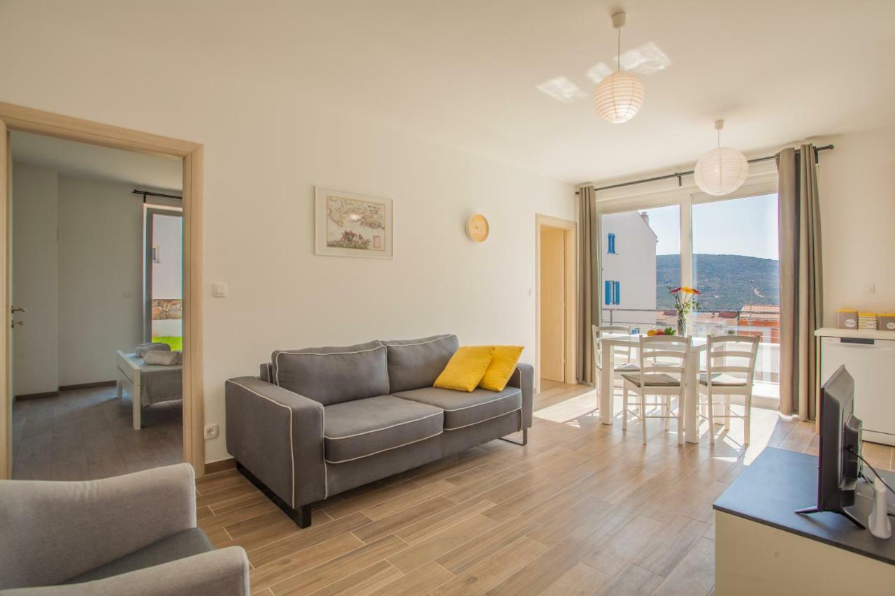 Apartment D Cres Bagian luar foto