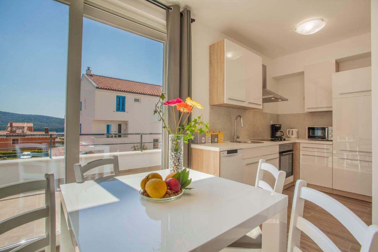 Apartment D Cres Bagian luar foto