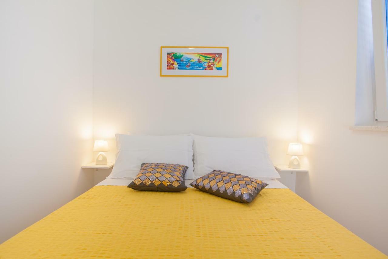 Apartment D Cres Bagian luar foto