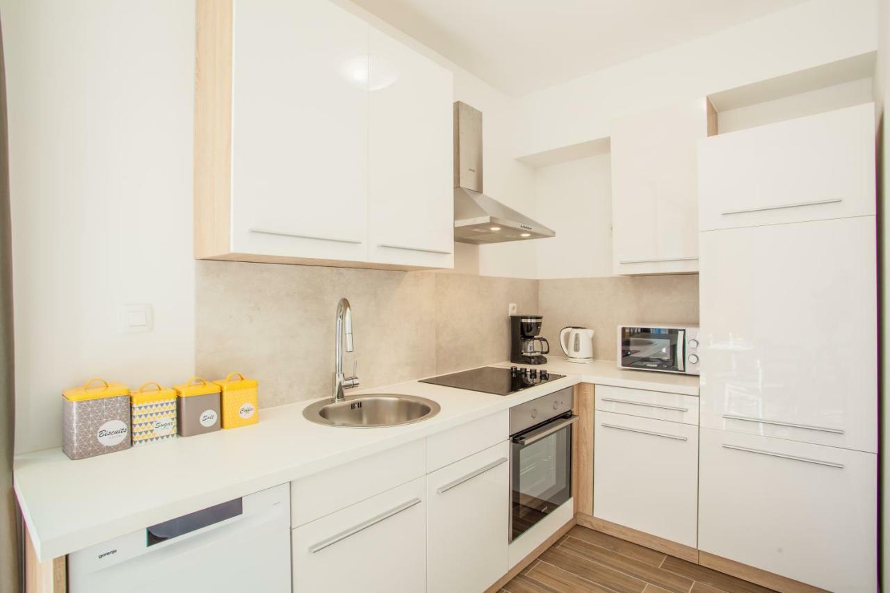 Apartment D Cres Bagian luar foto