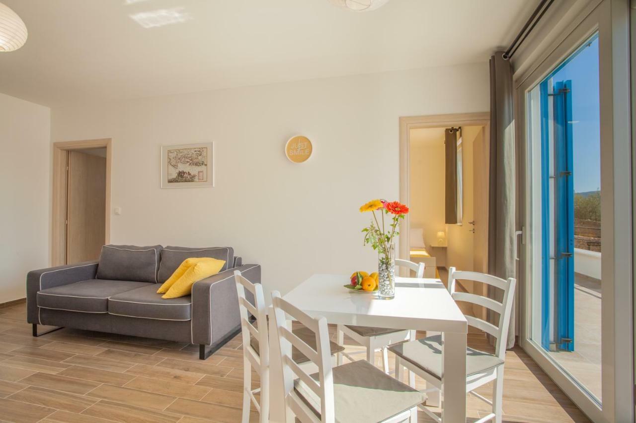Apartment D Cres Bagian luar foto