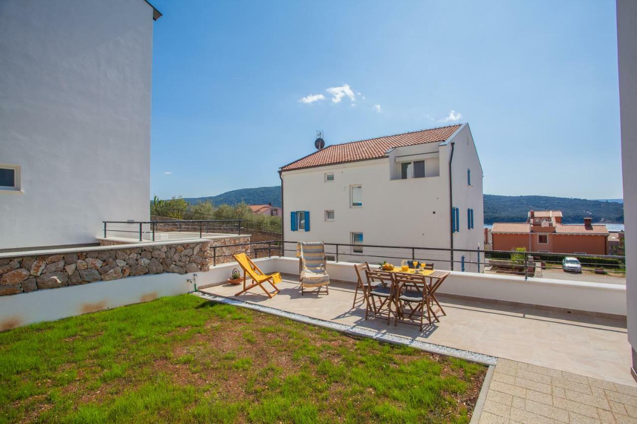 Apartment D Cres Bagian luar foto