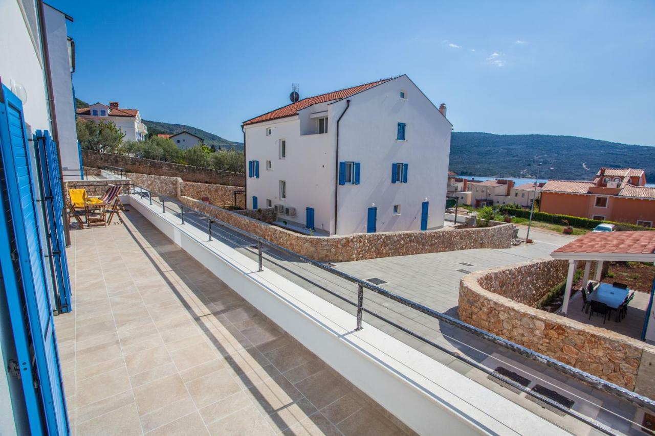 Apartment D Cres Bagian luar foto